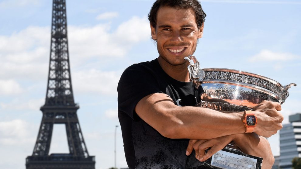 Nadal-posa-con-su-décimo-título-conquistado-en-Roland-Garros,-2017-(AFP)
