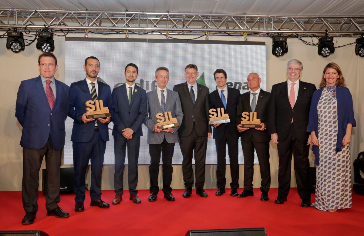 Jaime Gener, Director-Gerente de Linde Material Handling Ibérica, con los galardonados con los Premios SIL 2018.