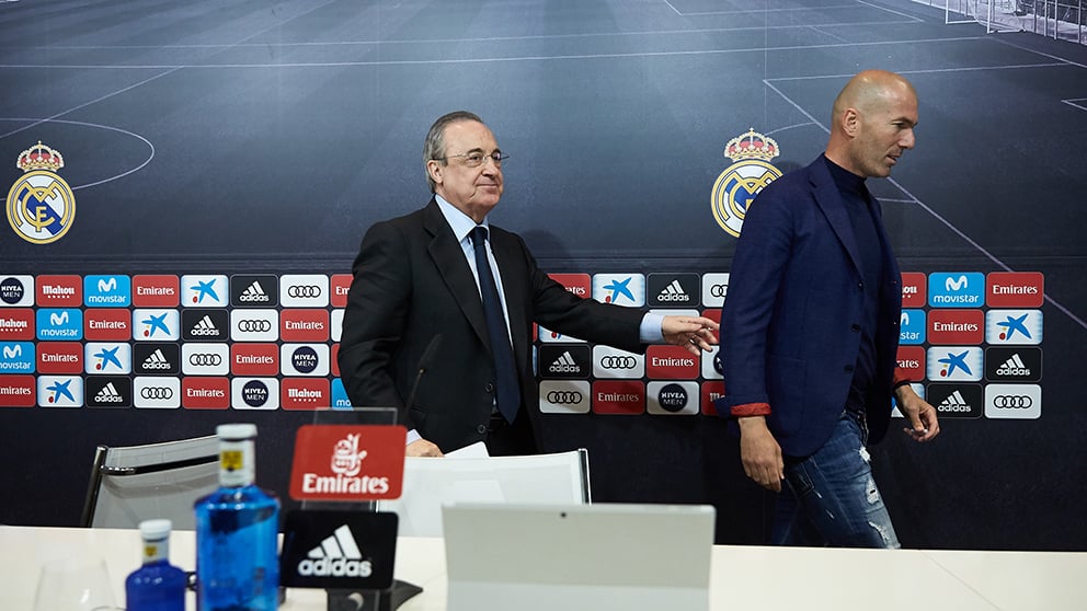 Florentino Pérez despide a Zidane. (Getty)