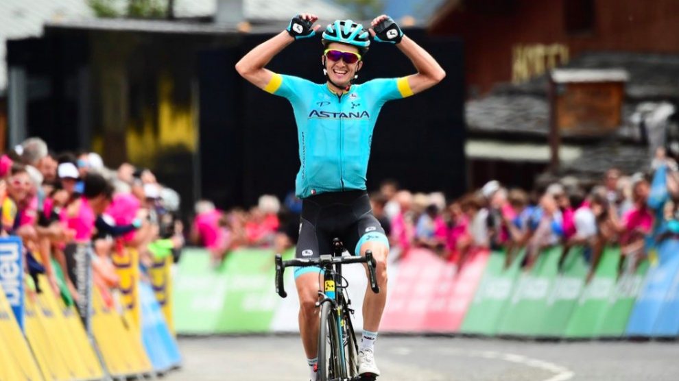 Pello Bilbao celebra su victoria en Dauphiné.