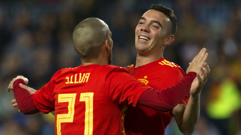 Iago Aspas celebra un gol con Silva. (AFP)