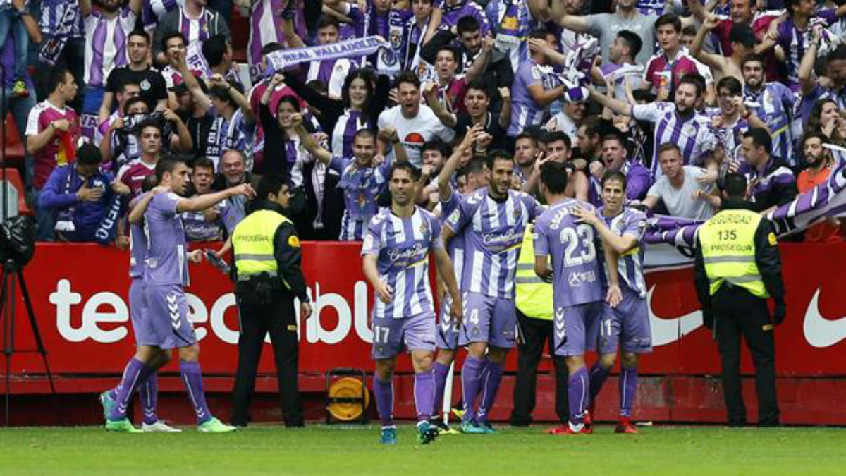 El Valladolid gana en Gijón y se jugará el ascenso contra el Numancia (EFE).