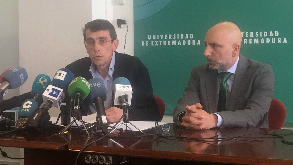 Ciro Pérez, vicerrector de Estudiantes, y Javier Benítez, presidente del Tribunal Calificador, dimitidos por la filtración de las pruebas de selectividad. (EP)