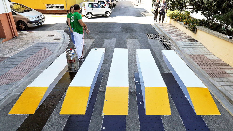 Paso de peatones 3D en Almussafes, Valencia. (Foto: EFE)