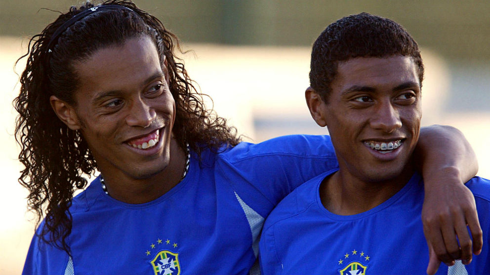 Ronaldinho y Kléberson, durante un entrenamiento con la selección de Brasil. (AFP)