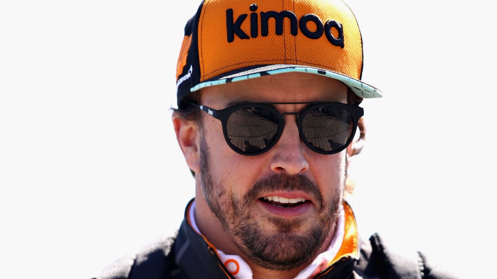 Zak Brown es consciente de que Fernando Alonso está sopesando abandonar la Fórmula 1, aunque desde McLaren quieren mantener la relación con el piloto español sea en ésta o en otra categoría. (getty)