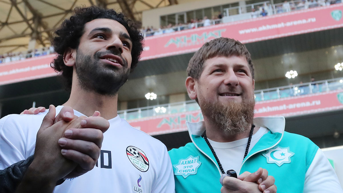 Mohamed-Salah,-junto-a-Razman-Kadirov,-presidente-de-Chechenia-(AFP)