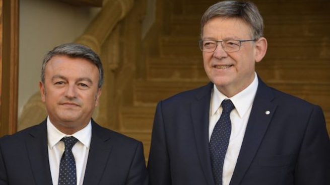 El secretario general del PSPV en Alicante y alcalde de Jávea, José Chulvi, y el presidente valenciano, Ximo Puig.