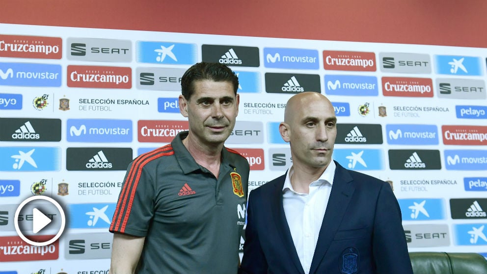 Fernando Hierro y Rubiales durante su presentación. (AFP)