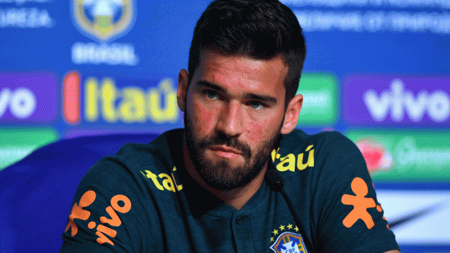 alisson-becker-durante-una-rueda-de-prensa-con-su-seleccion-brasil-afp-655x368.gif