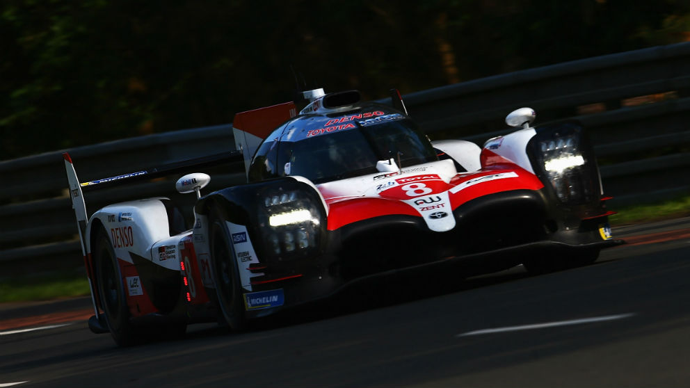 El coche número 8 de Toyota, el que pilota Fernando Alonso, ha logrado el mejor tiempo en la primera sesión clasificatoria de las 24 horas de Le Mans. (Getty)