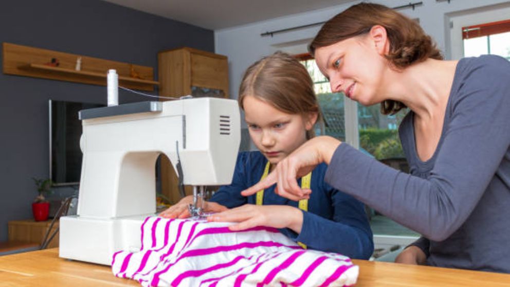 Como elegir una máquina de coser para hacer tu propia lencería? • Tu Vecina  Tambien Cose
