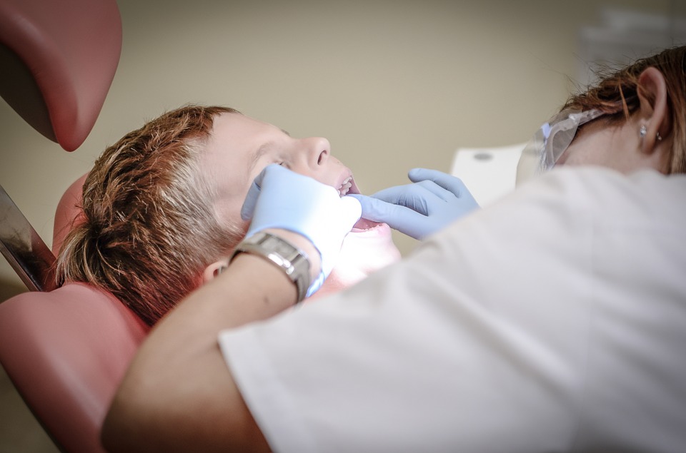 El dentista es el encargado de cuidar nuestros dientes
