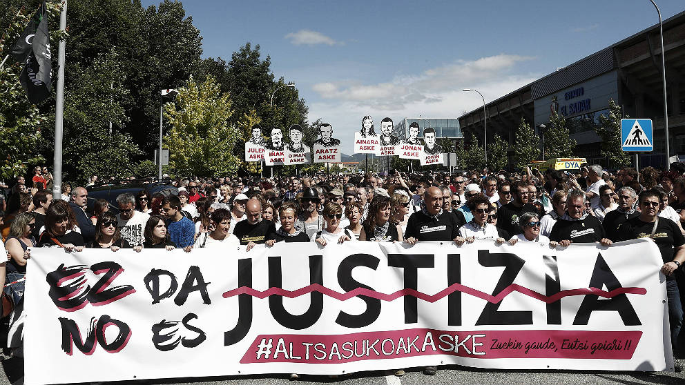 Manifestación en Pamplona a favor de los matones de Alsasua, promovida por Podemos, los proetaras de Bildu y el Gobierno nacionalista navarro de Uxue Barcos. (EFE)