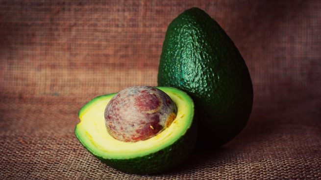 nutrir los labios con aguacate