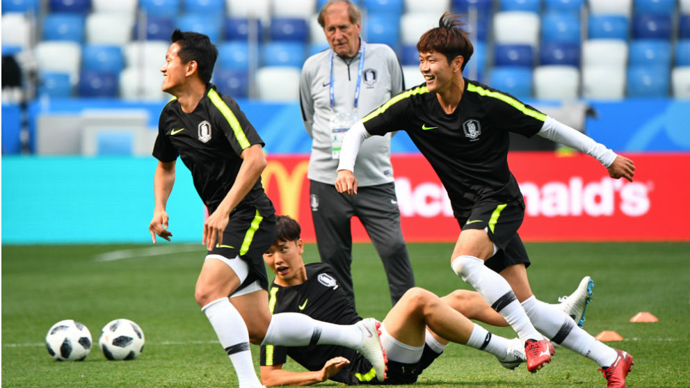 Los jugadores de Corea del Sur, en un entrenamiento anterior a su debut en el Mundial. (AFP)