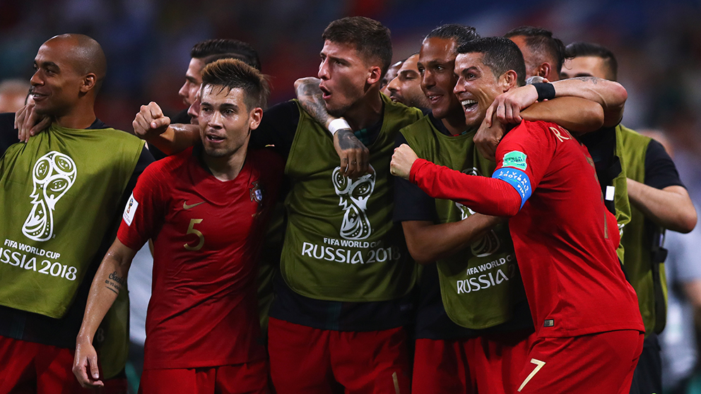 Cristiano Ronaldo celebra con sus compañeros. (Getty)
