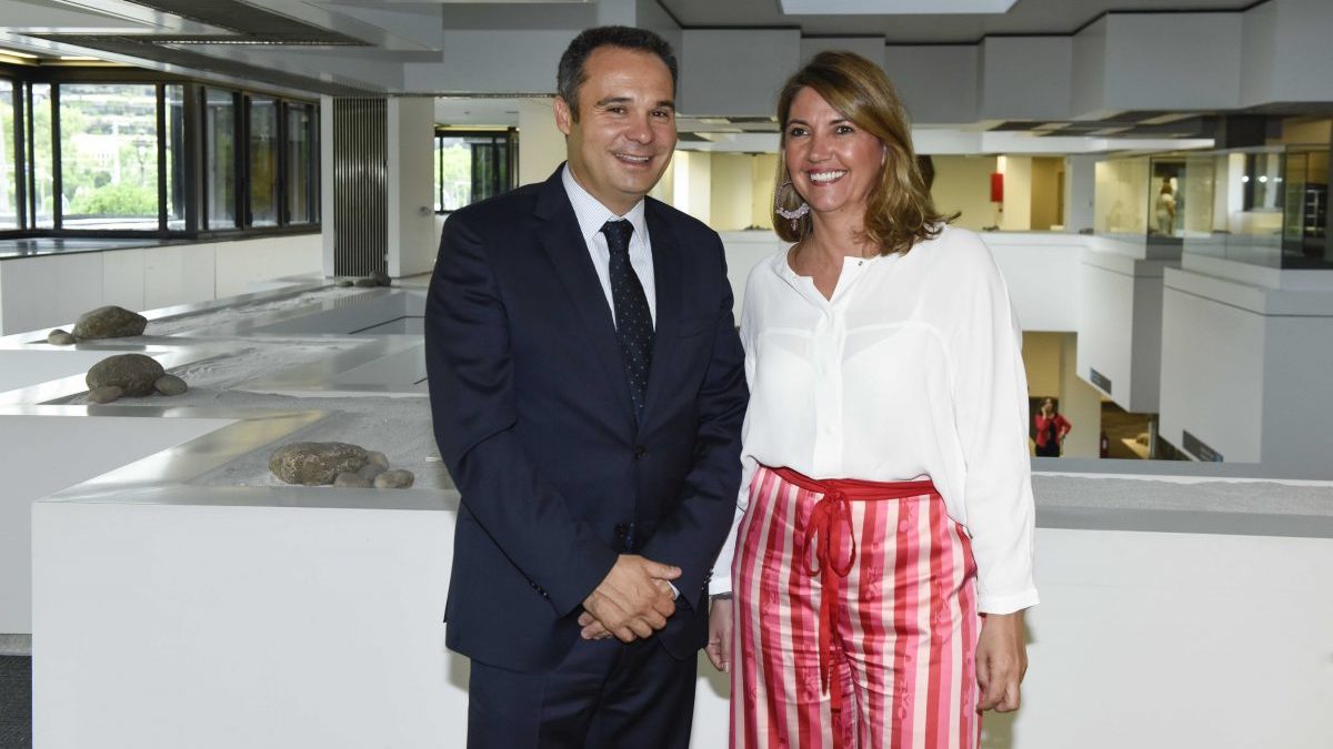 Jordi Nicolau, Director Territorial de CaixaBank en Barcelona, i Blanca Sorigué, Directora General del CZFB y de Barcelona Meeting Point