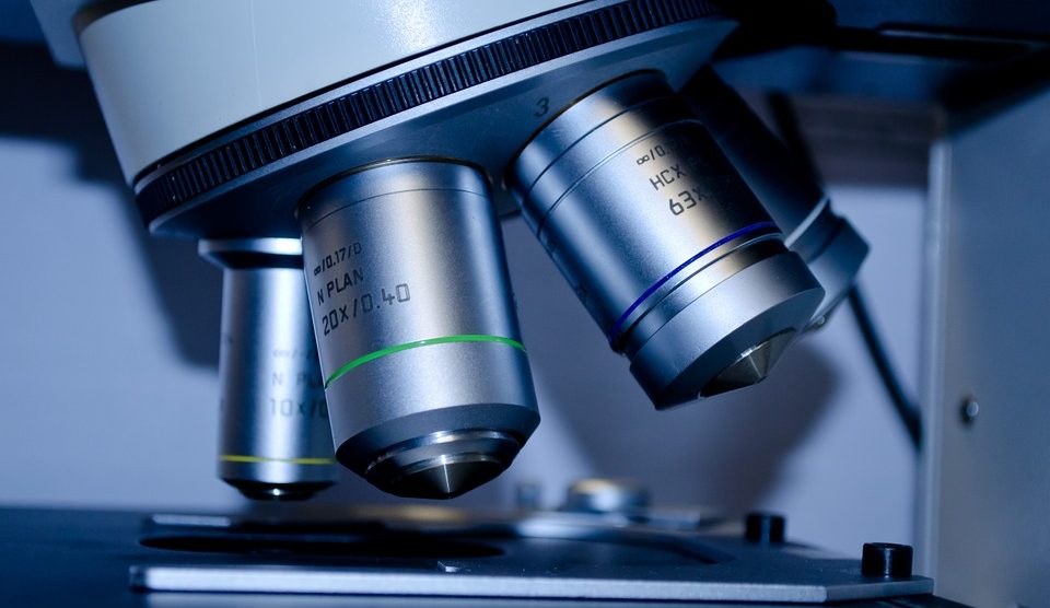 Las implicaciones éticas en la investigación científico, un tema controvertido.