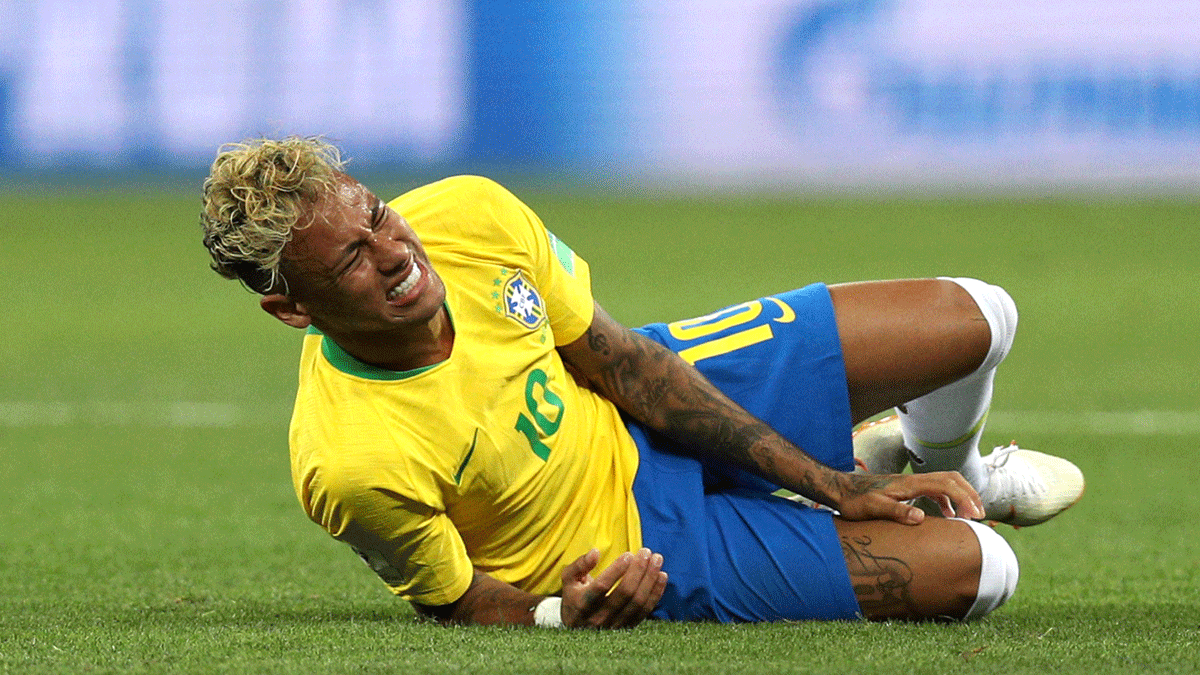 La cacería de Suiza a Neymar: desde 1998 no se hacían 10 faltas al mismo jugador
