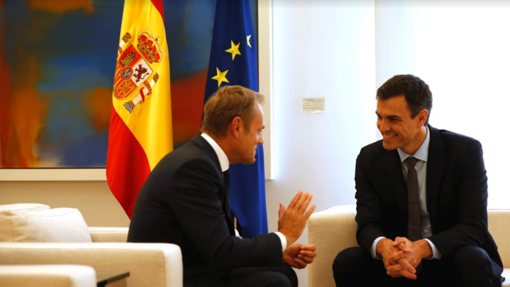 El presidente del Gobierno, Pedro Sánchez, con Donald Tusk en Moncloa.