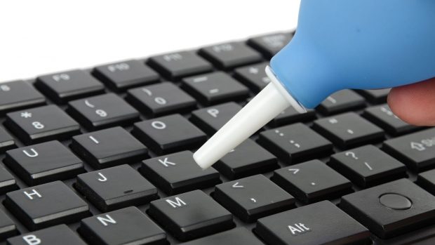Cómo limpiar el teclado de un ordenador o laptop