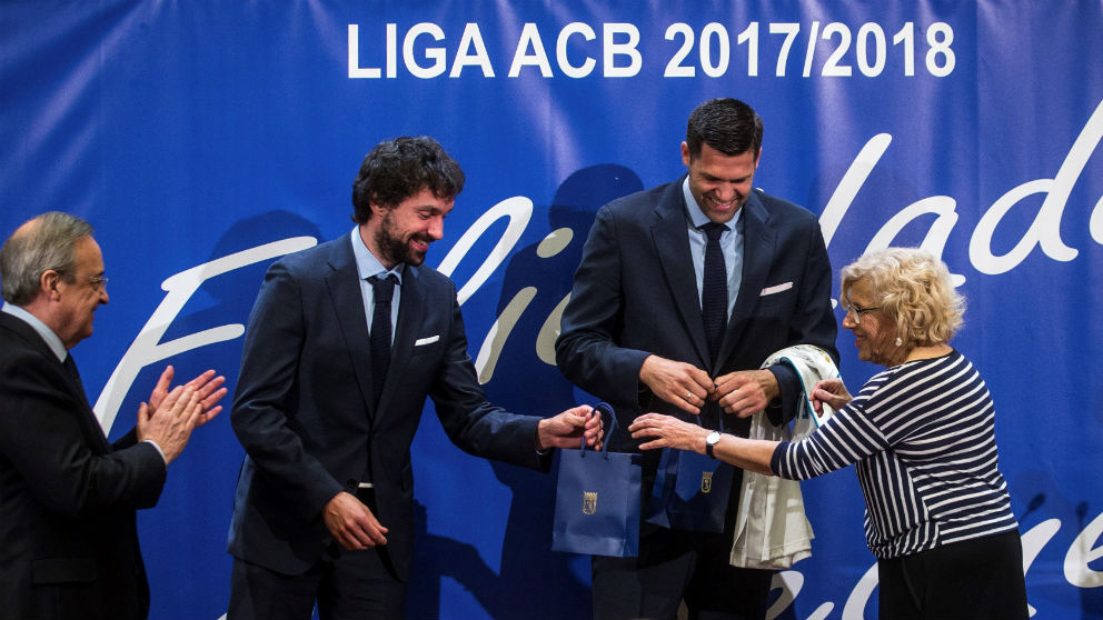 El Real Madrid celebra el título de Liga Endesa con Carmena y sin Doncic. (EFE)