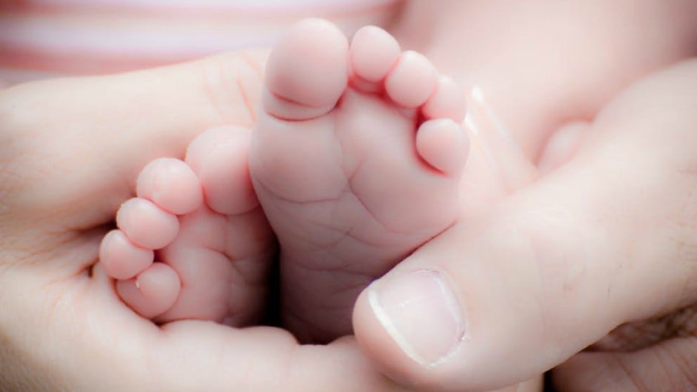 Una mujer es indemnizada tras perder a su bebé por una cesárea tardía