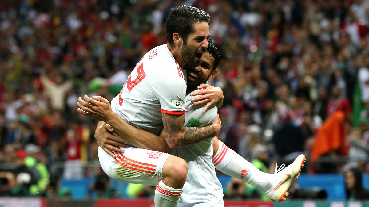 Isco y Diego Costa celebran el gol ante Irán (Getty).
