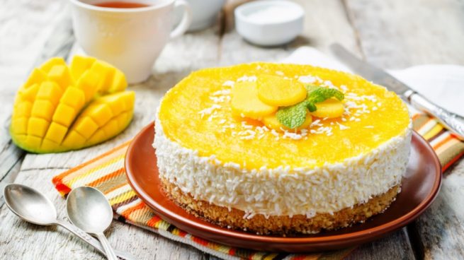 pastel de tres leches con mousse de mango