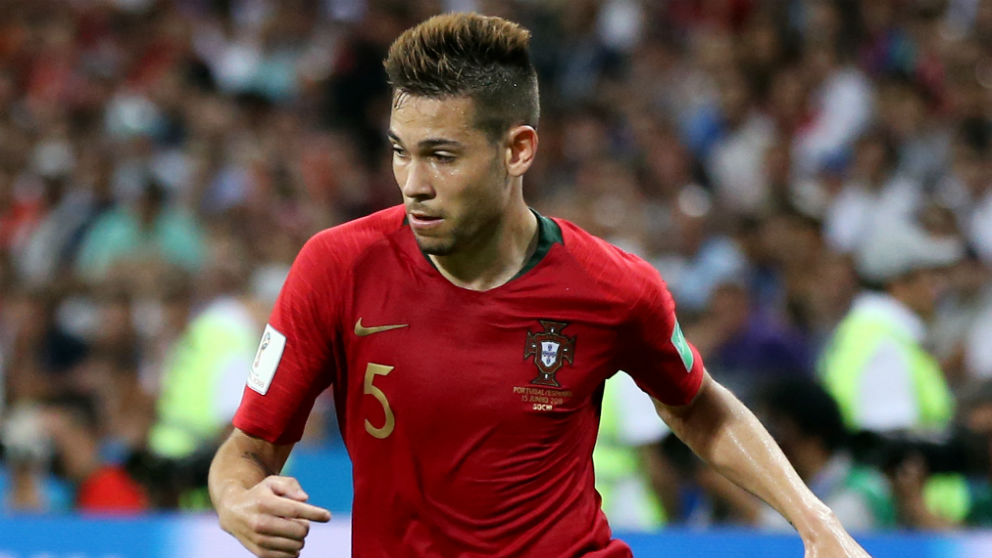 Guerreiro, en un partido con Portugal. (AFP)