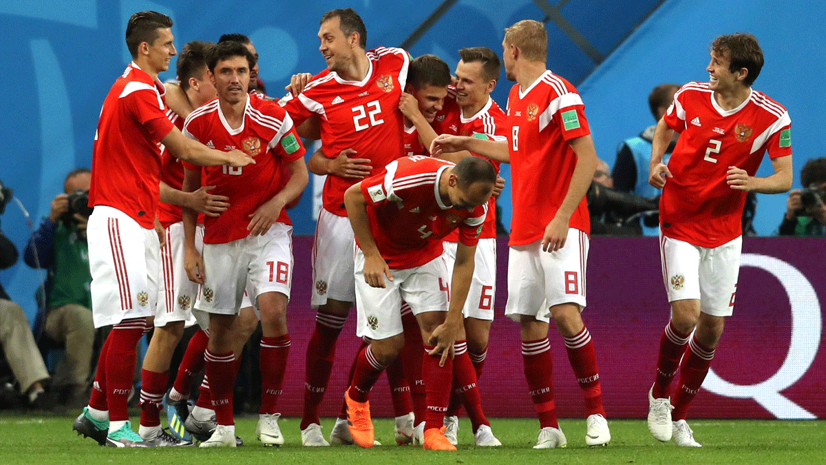 Los-jugadores-de-la-selección-de-Rusia-celebran-un-gol-(Getty)