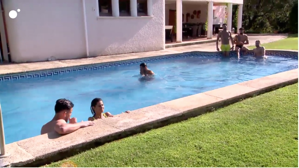 Marina ya disfruta de sus chicos en la piscina de ‘MYHYV’