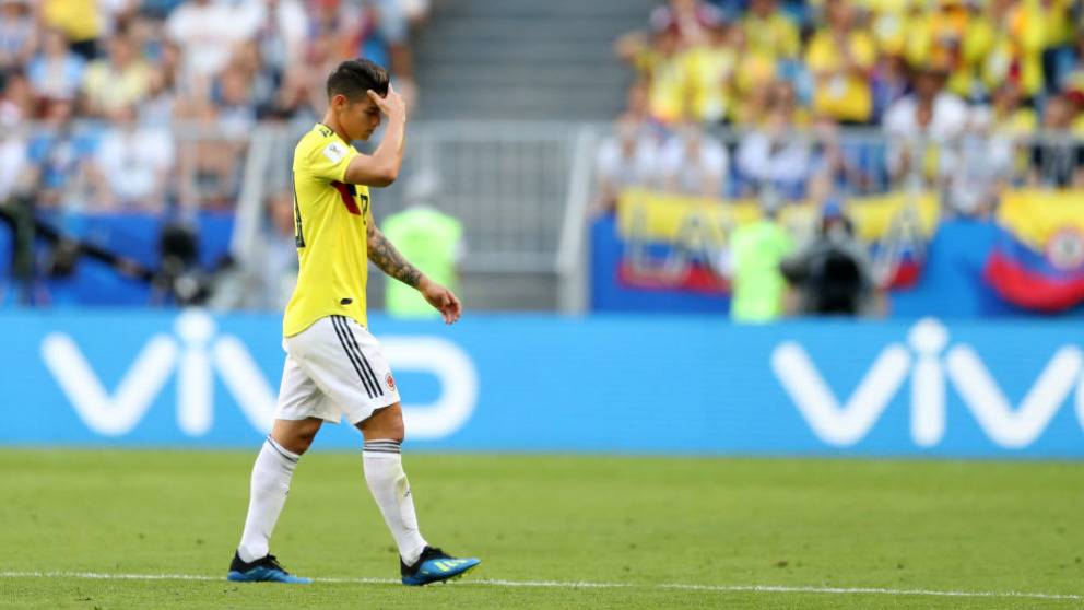 James Rodríguez se lamenta tras ser sustituido en el tercer partido del Mundial. (Getty)