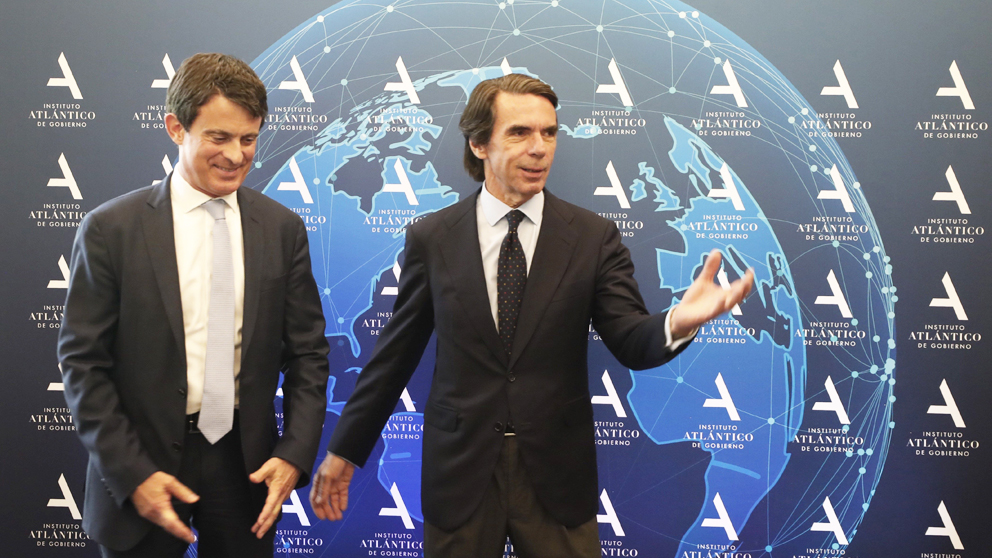 Manuel Valls y José María Aznar. (Foto: EFE)