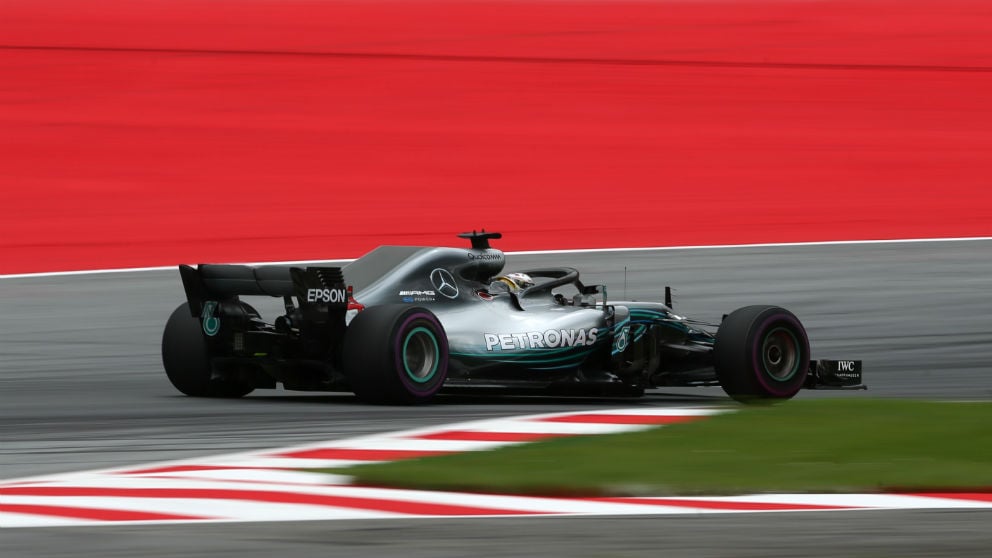 Lewis Hamilton se perfila como el máximo favorito para el GP Austria F1 tras dominar las dos sesiones de libres del viernes. (Getty)