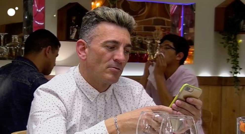 Rafa atendiendo a su seguidores de Instagram en ‘First Dates’