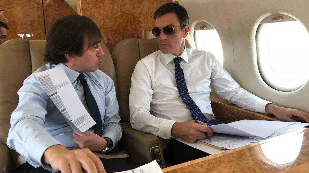 Pedro Sánchez volando en una imagen de archivo.