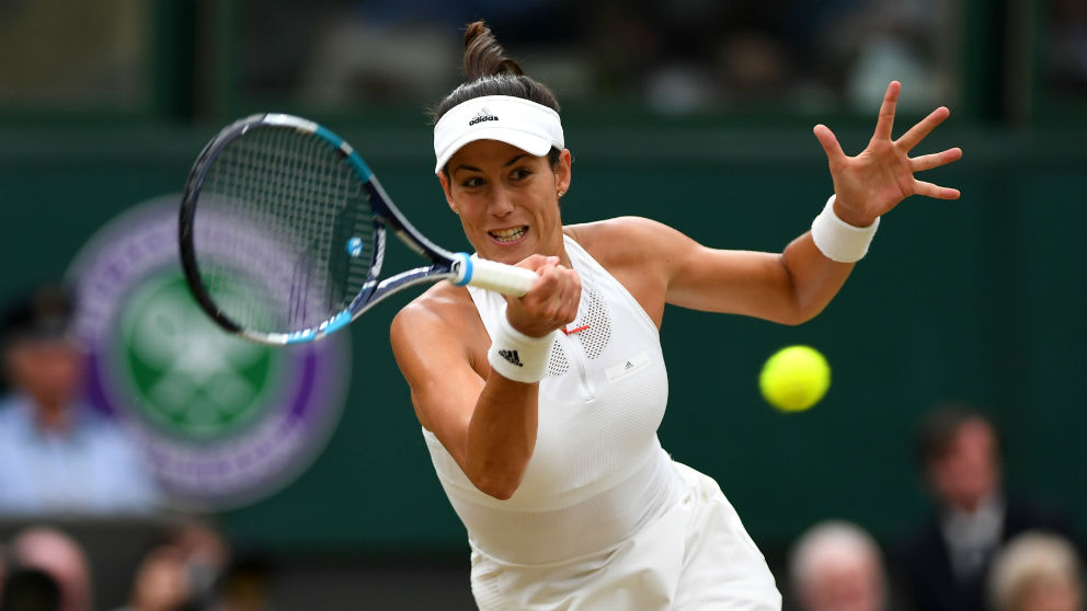 Garbiñe Muguruza durante un partido en Wimbledon. (Getty)