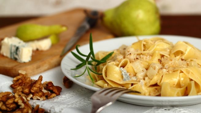 pasta con salsa de queso gorgonzola y nueces