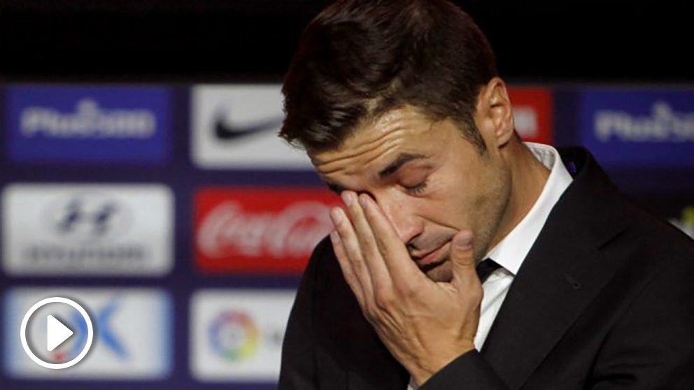 Gabi Fernández, emocionado en su despedida del Atlético. (EFE)