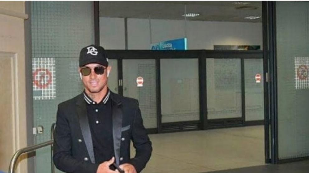 El falso Cristiano Ronaldo revolucionó el aeropuerto de Turín. (Twitter)