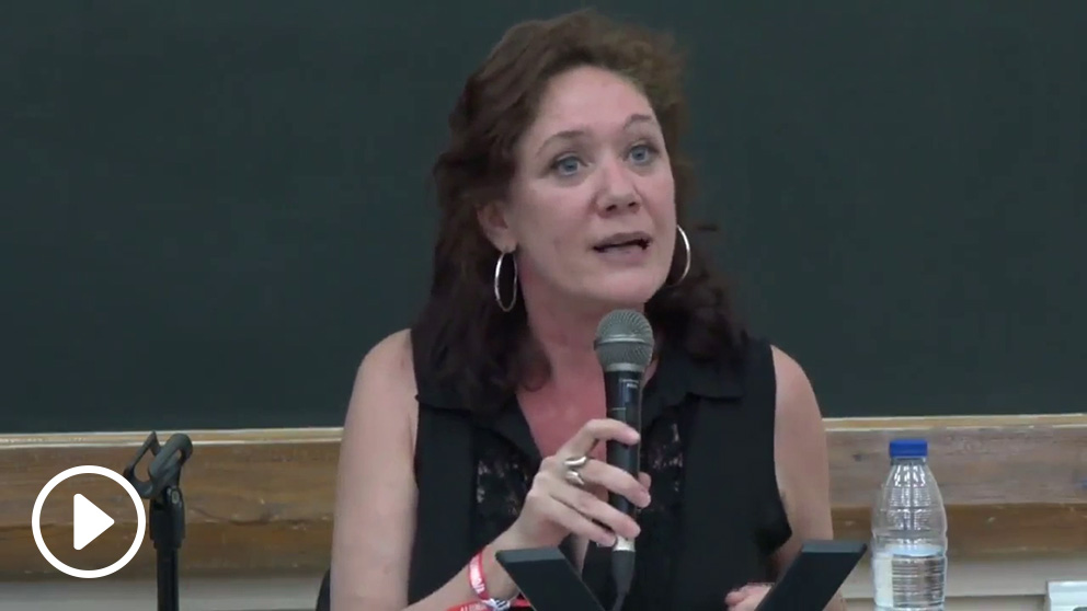 La periodista Cristina Fallarás en una charla organizada por Podemos