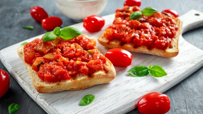 Receta De Tostadas Con Tomate Y Queso Parmesano Fácil De Preparar 7976