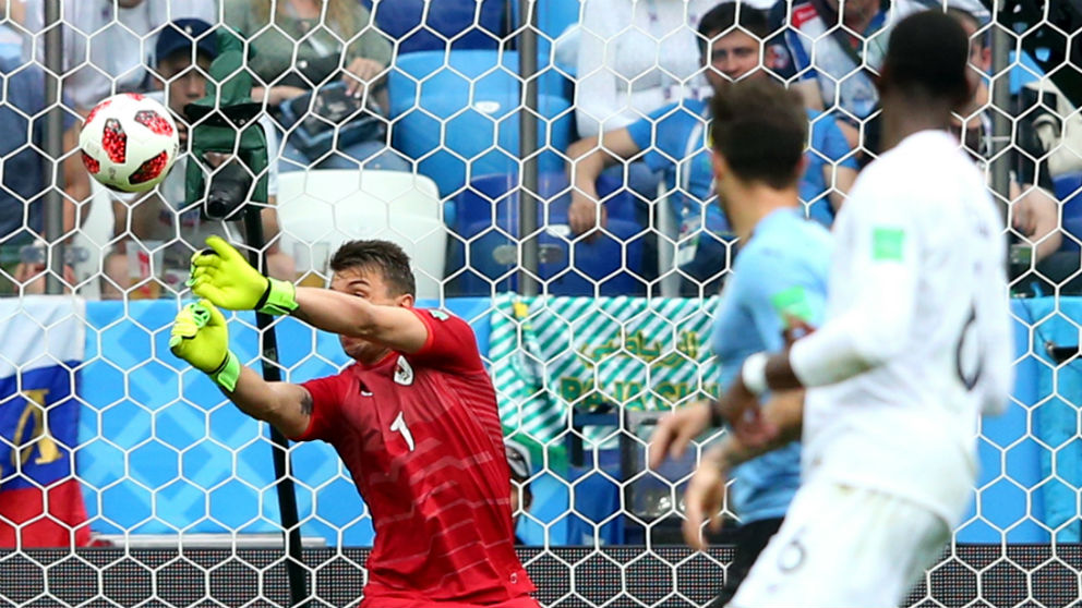 Fernando Muslera cantó en el segundo gol de Francia contra Uruguay. (Getty)