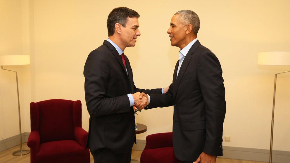 Pedro Sánchez y Barack Obama. (Foto: @sanchezcastejon)