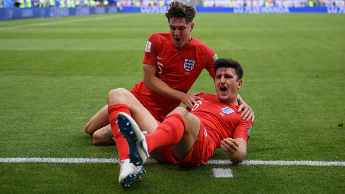 Maguire celebra su gol ante Suecia con Stones. (Getty Images)