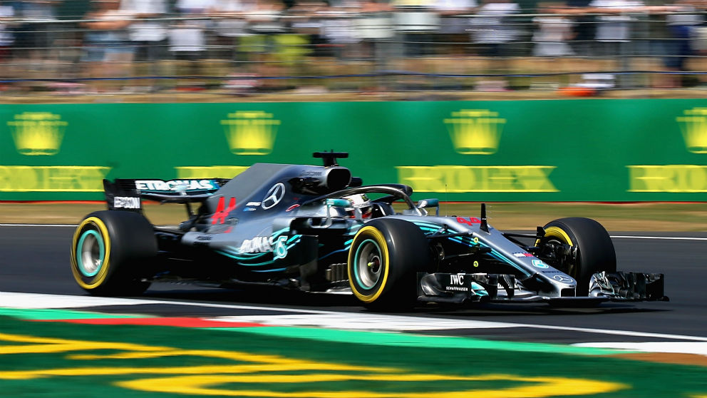 Lewis Hamilton buscará mañana su quinta victoria consecutiva en Silverstone desde la más privilegiada posición de la parrilla de salida. (Getty)