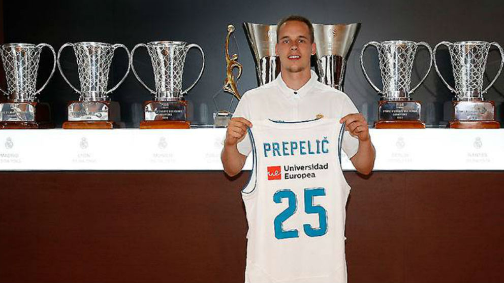 Klemen Prepelic lucirá el número 25 en el Real Madrid.