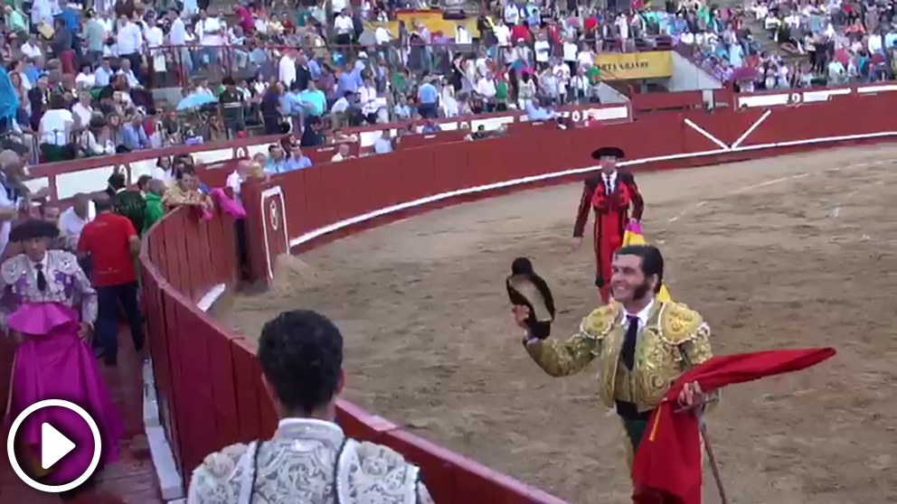 El torero Morante de la Puebla le brinda un toro a Santiago Abascal